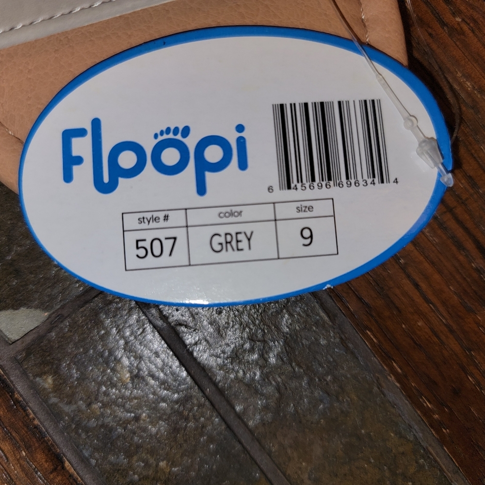 Floopi Sandals - Size 9 - Picture 3 of 4